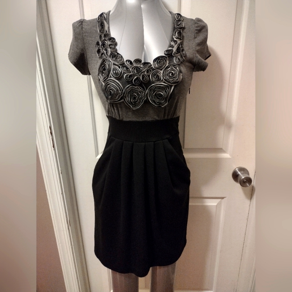 Speechless Black Gray Floral Appliqué Short Sleeves Dress Sz 3